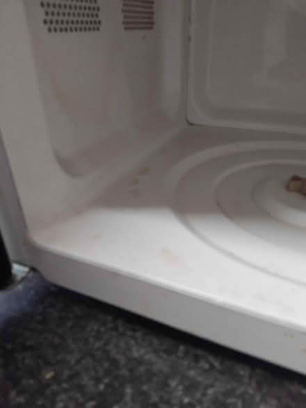 Photo of free Cream microwave (Lowedges. S8) #2