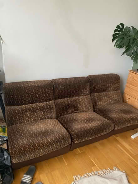 Photo of free 3 x lounge chairs / sofa (Lower Clapton E5) #1