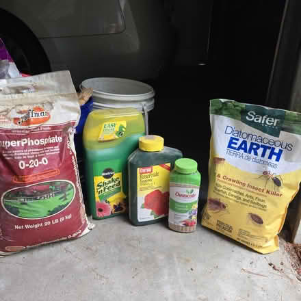 Photo of free fertilizers & diatomaceous earth (Groton/Ayer line of rt 111) #1