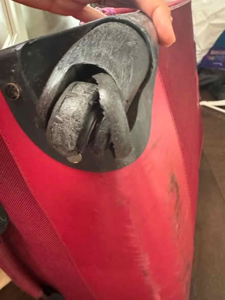 Photo of free Samsonite suitcase broken wheels (Child’s Hill NW2 2DX) #2