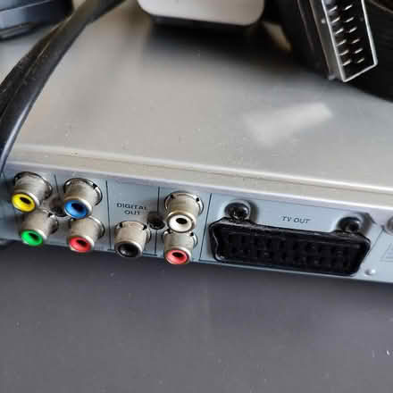 Photo of free DVD player (Knowle FY2) #2
