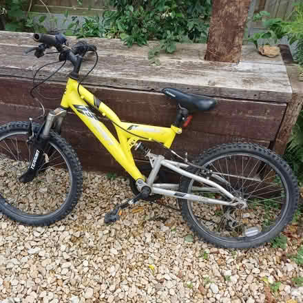 Photo of free Child's bike..need repair (Watford WD17) #1