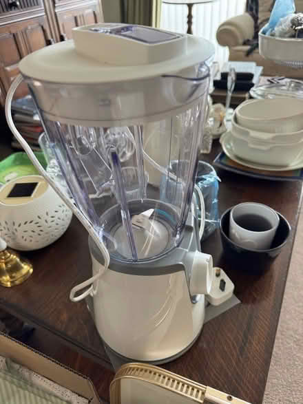 Photo of free Microwave, blender pots and pans (Heswall CH60) #1
