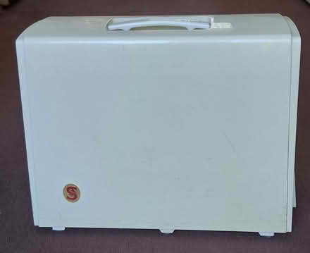 Photo of free Singer sewing machine (Cam GL11) #4