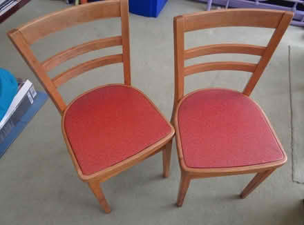 Photo of free table and 2 chairs (Addiscombe CR0) #2