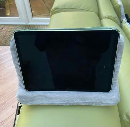 Photo of free iPad/Kindle rest (Stockland Green B23) #2