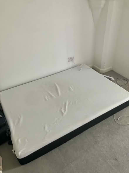 Photo of free double mattress (Harringay N8) #1