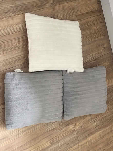Photo of free 3 cushions (CM12) #1