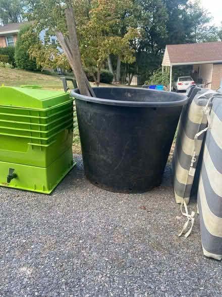 Photo of free Garden containers (Ijamsville 21754) #2