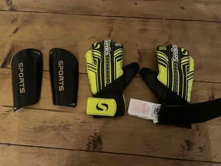 Photo of free Under 8 goalkeeper gloves and shin pads (Croxley Green WD3) #1