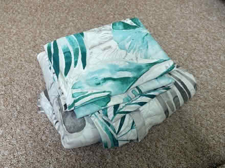 Photo of free Large leaf double bed cover and pillows reversible (Lower Walkley S6) #1