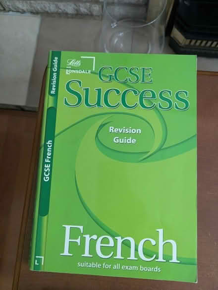 Photo of free French GCSE revision guide (Dogsthorpe) #1