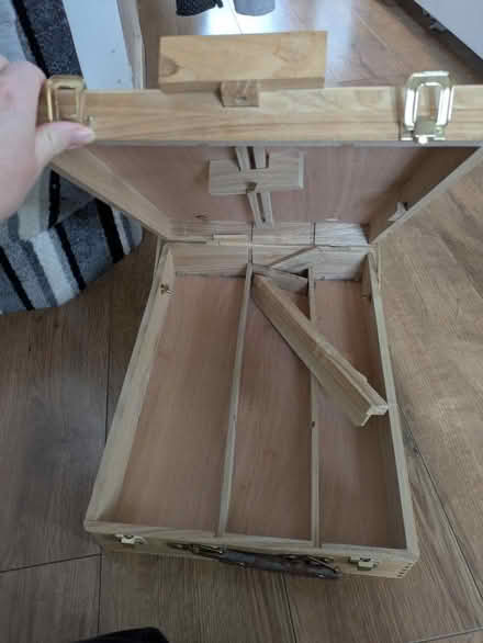 Photo of free Box easel (Longlevens, Gloucester) #3
