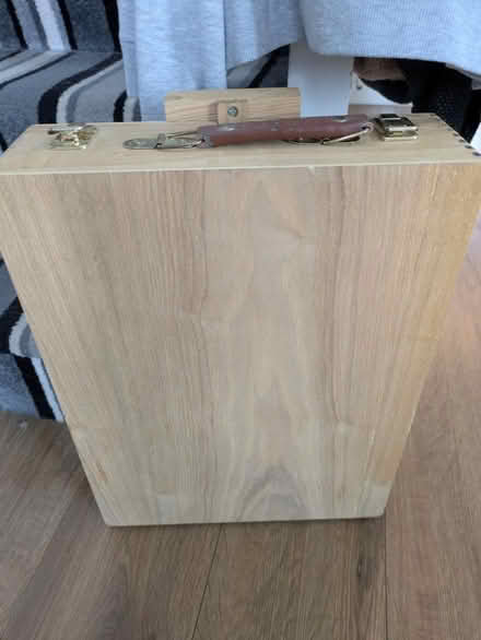 Photo of free Box easel (Longlevens, Gloucester) #2
