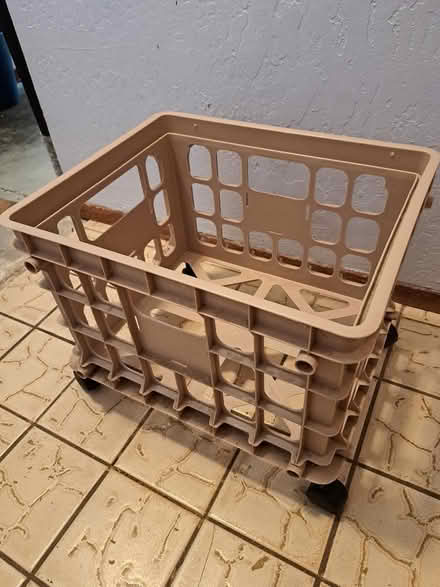 Photo of free Crate on Wheels (94002 Continentals/Ralston) #1