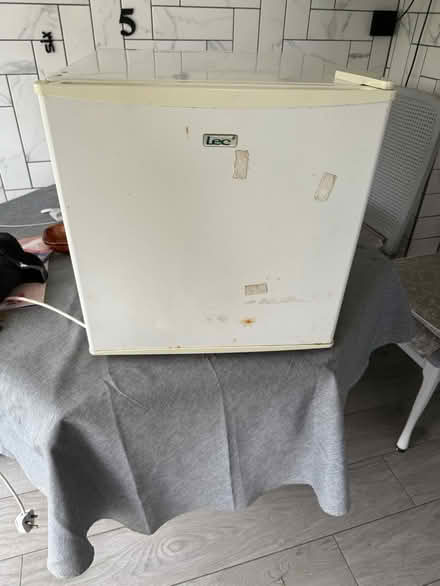 Photo of free Fully working mini fridge (Croydon/West Wickham) #2