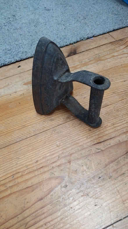 Photo of free Antique iron (Lightpill GL5) #1