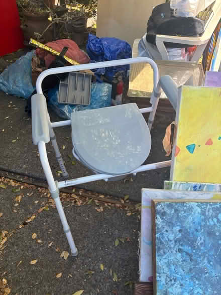 Photo of free Commode/ Fww (San Rafael) #2