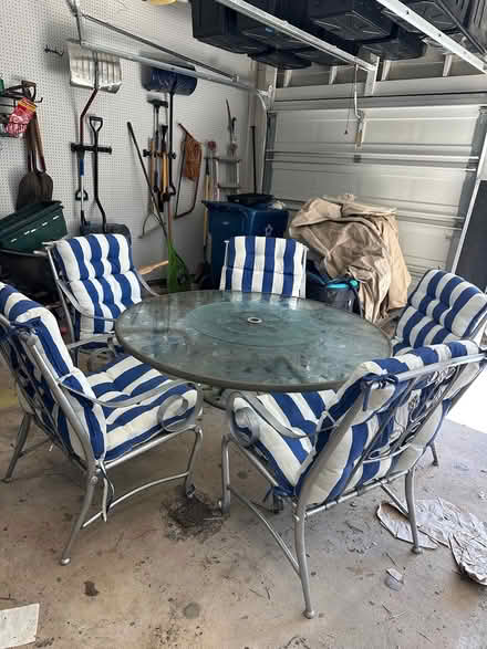 Photo of free Patio Dining Set (Vienna, VA) #1