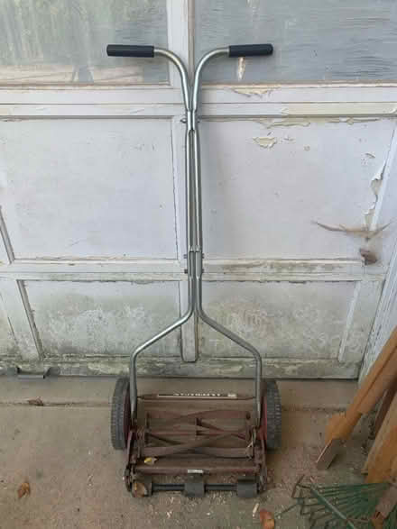 Photo of free Push lawn mower (North Cleveland Park) #1