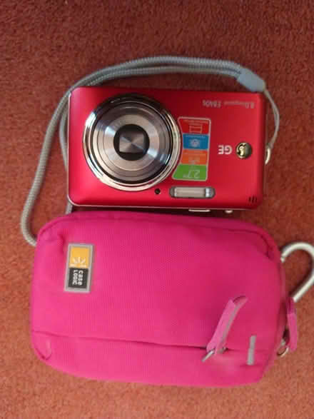Photo of free EG DIGITAL CAMERA SET-E840S-Red (B90 shirley) #1
