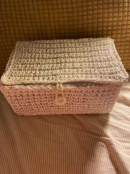 Photo of free White Raffia Basket With Lid (CT11) #1