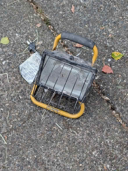 Photo of free Work light (West Seattle/White Center) #1