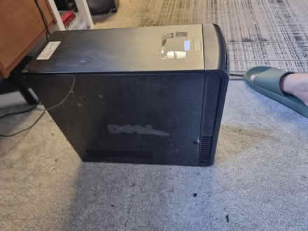Photo of free 2 Desktop PCs(1 works,1 needs TLC) (Harrow Weald HA3) #1