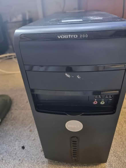 Photo of free 2 Desktop PCs(1 works,1 needs TLC) (Harrow Weald HA3) #3
