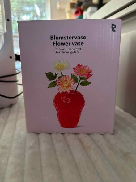 Photo of free Small glass flower vase (RG30, Reading West) #1
