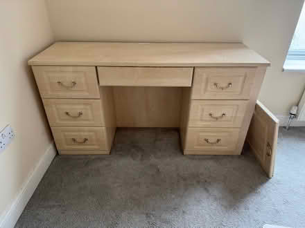 Photo of free Dressing table (DE22) #1
