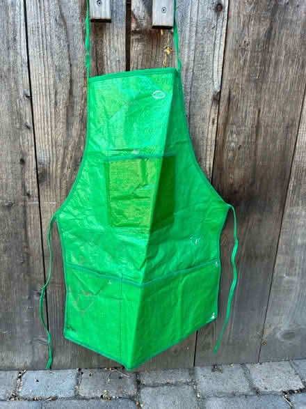 Photo of free children gardening apron (Lawrence/ El Camino Real) #1