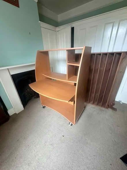 Photo of free Desk (Bn443yl) #2