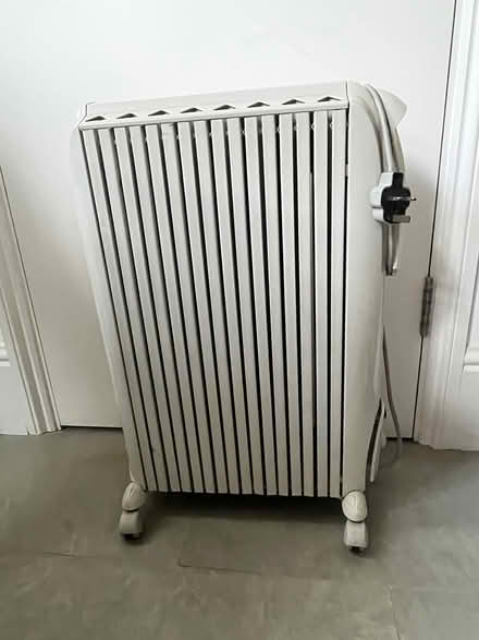 Photo of free Marble Dining + other items (Elephant & Castle SE11) #1