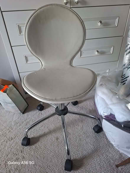 Photo of free White office chair (Raynes Park SW20) #1