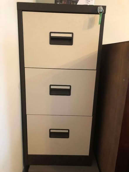 Photo of free 3 drawer filing cabinet (Beaumaris LL58) #1