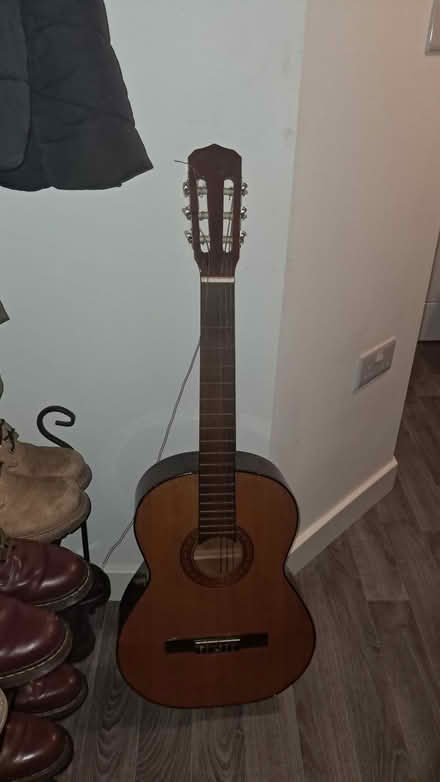 Photo of free Guitar (HG3) #1