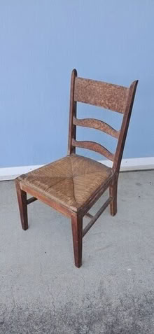 Photo of free vintage vanity chair #1