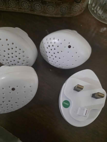 Photo of free Pest deterrent plug & amazon tablet (E16) #2