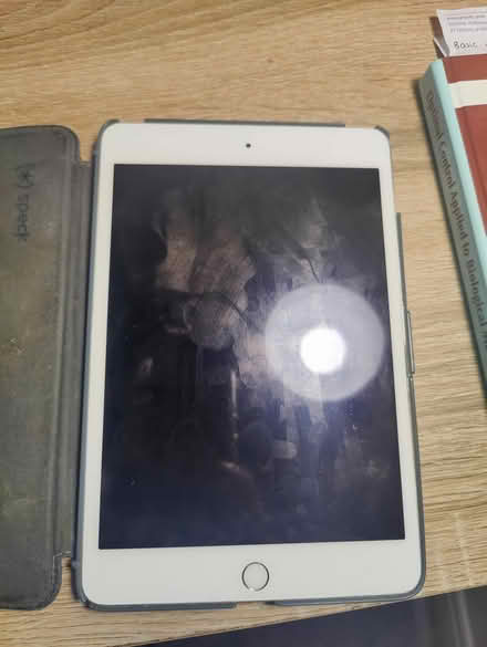 Photo of free iPad mini4 NOT TURNING ON (Aviation Museum) #1