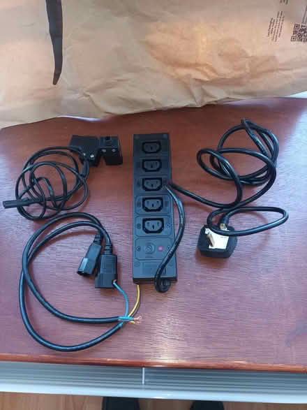 Photo of free 5 way IEC power bar (Woodley RG5) #1