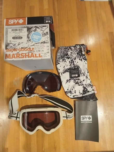 Photo of free Snow goggles (Near Warden and Lawrence) #1