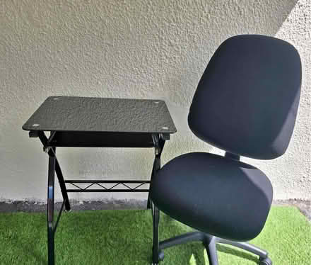 Photo of Student reading chair and table (Victoria NP19) #1