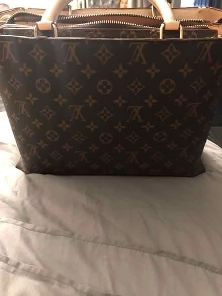 Photo of free Louis Vuitton large bag (Spencers wood RG7) #3