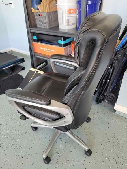 Photo of free Desk Chair (Metro Verde) #2