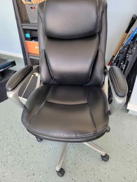Photo of free Desk Chair (Metro Verde) #1