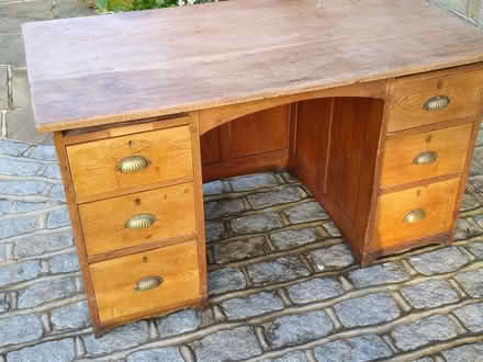 Photo of free Oak desk130cm x 75cm x 67cm (Theydon Bois CM16) #3