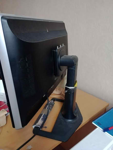 Photo of free HP w2408h LCD monitor Walkley S6 (Walkley S6) #1