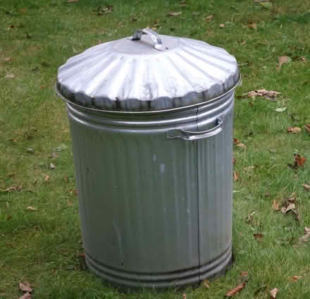 Photo of free Metal dustbin (Great Fransham NR19) #1