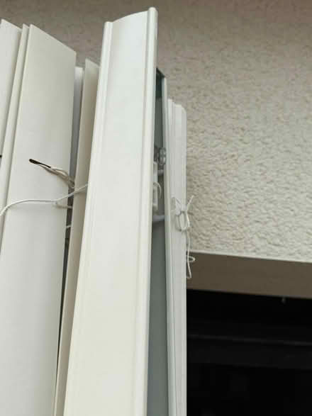 Photo of free 4x off white window blinds (SO41 0NT) #3
